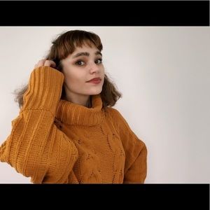 Cropped turtleneck golden knit sweater